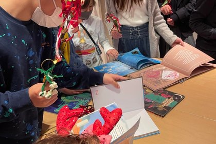 Посолството в Токио организира коледна работилница за сурвачки за деца от българската общност 
